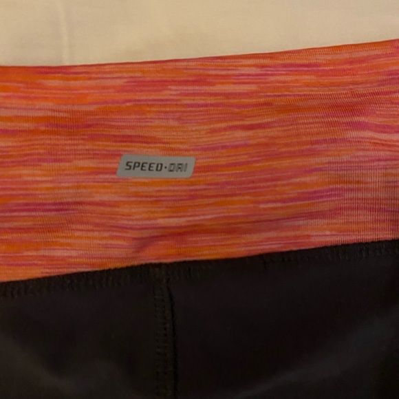 Workout Capri Leggings with pocket - Picture 4 of 4